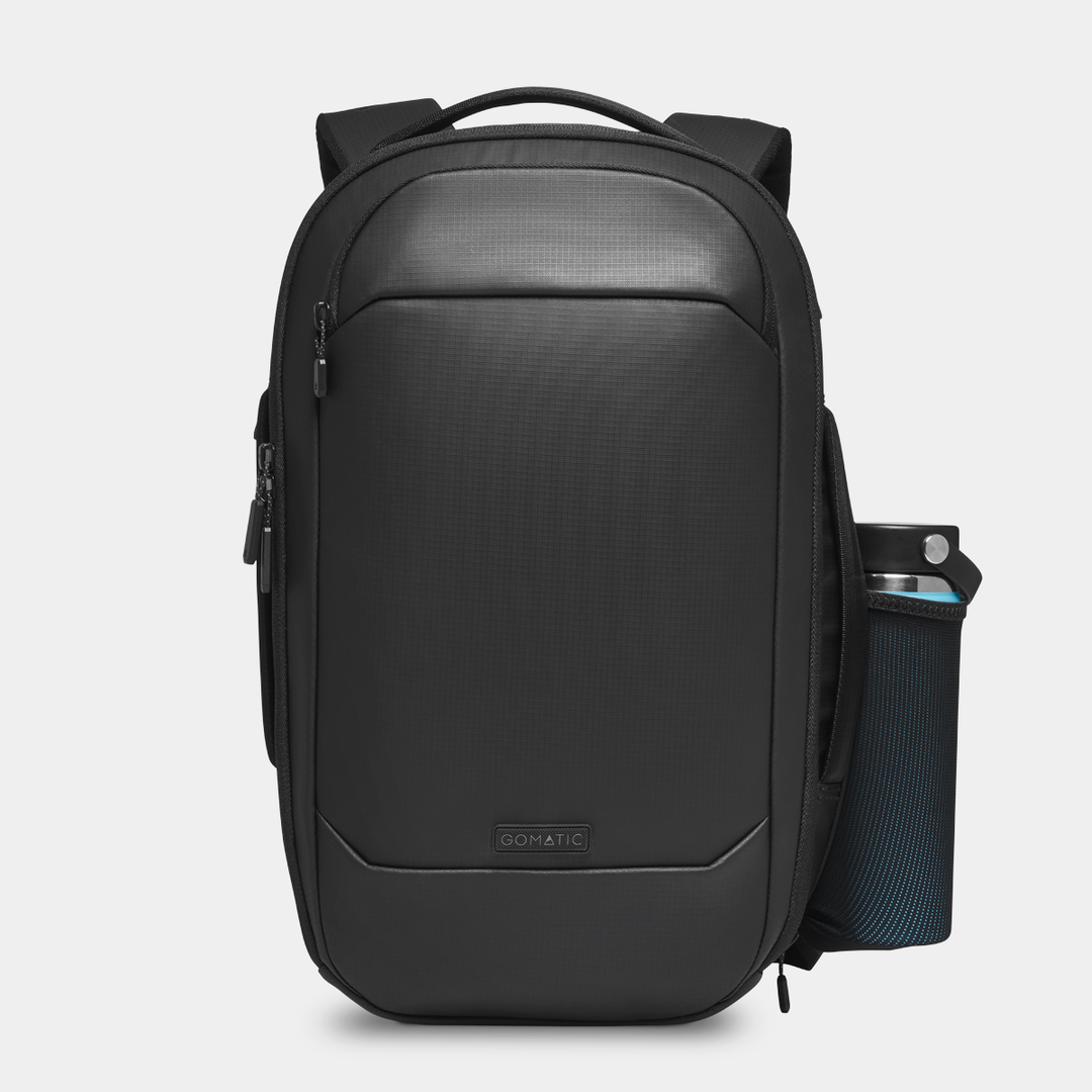 Gomatic Navigator RS Pack 15L Black Front View With Water bottle#color_black